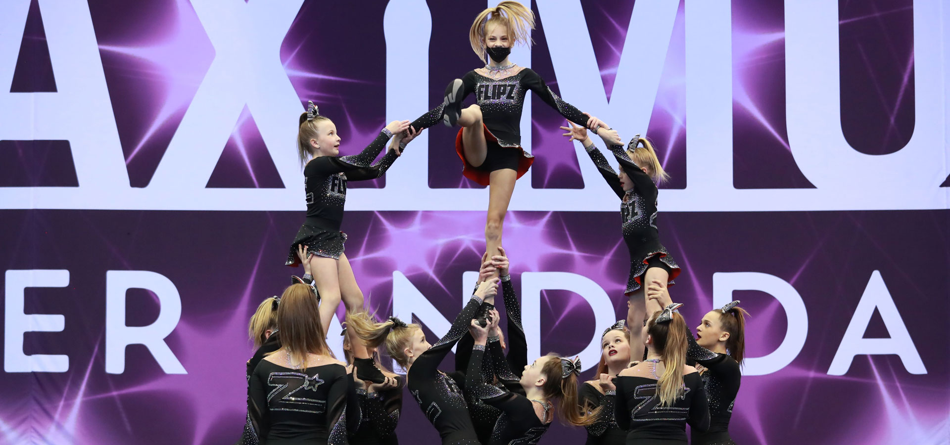 cheerleaders competing